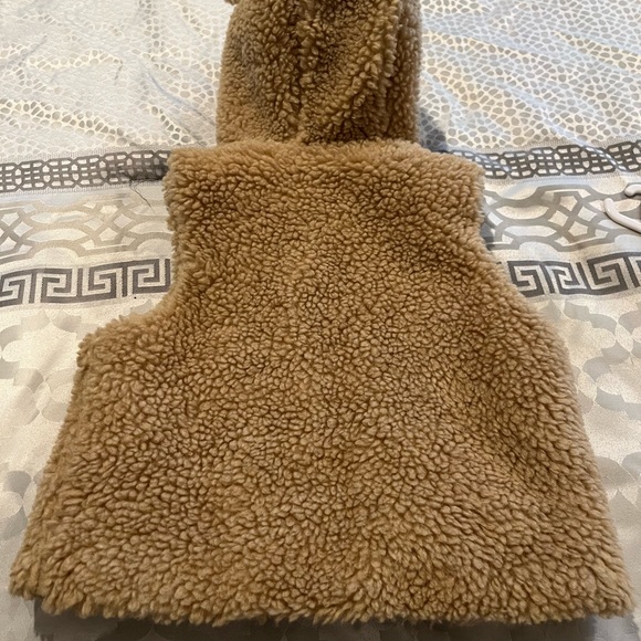Gap 0-3 month Teddy vest - Picture 2 of 3